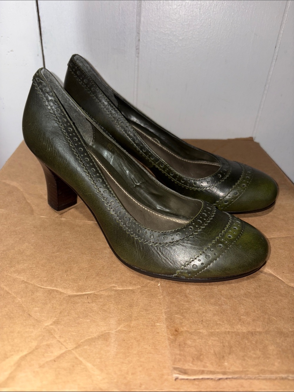 Nine West Green Leather Mid-Heel Pumps size 8M